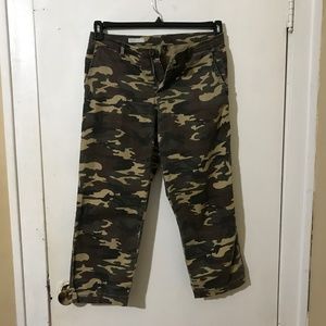 Kut from the Kloth camo capri, size 8